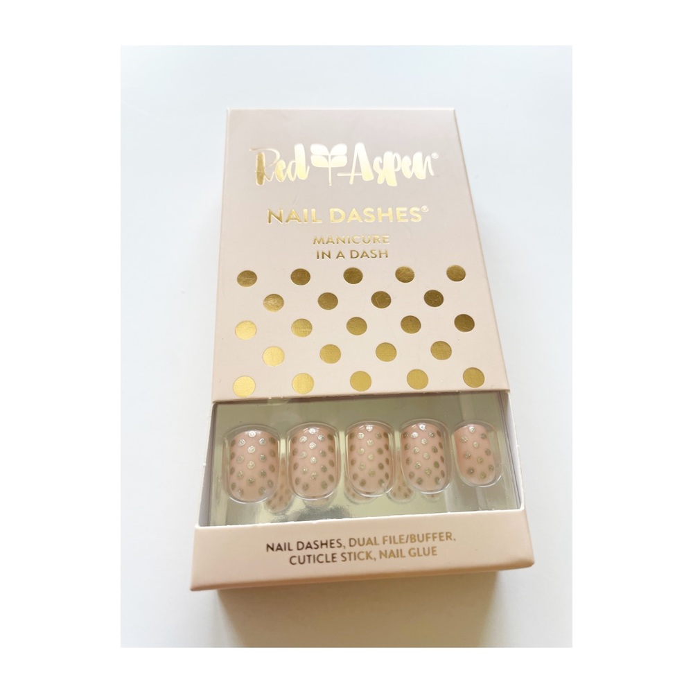 Red Aspen Tres Chic, Tracy short nail dash